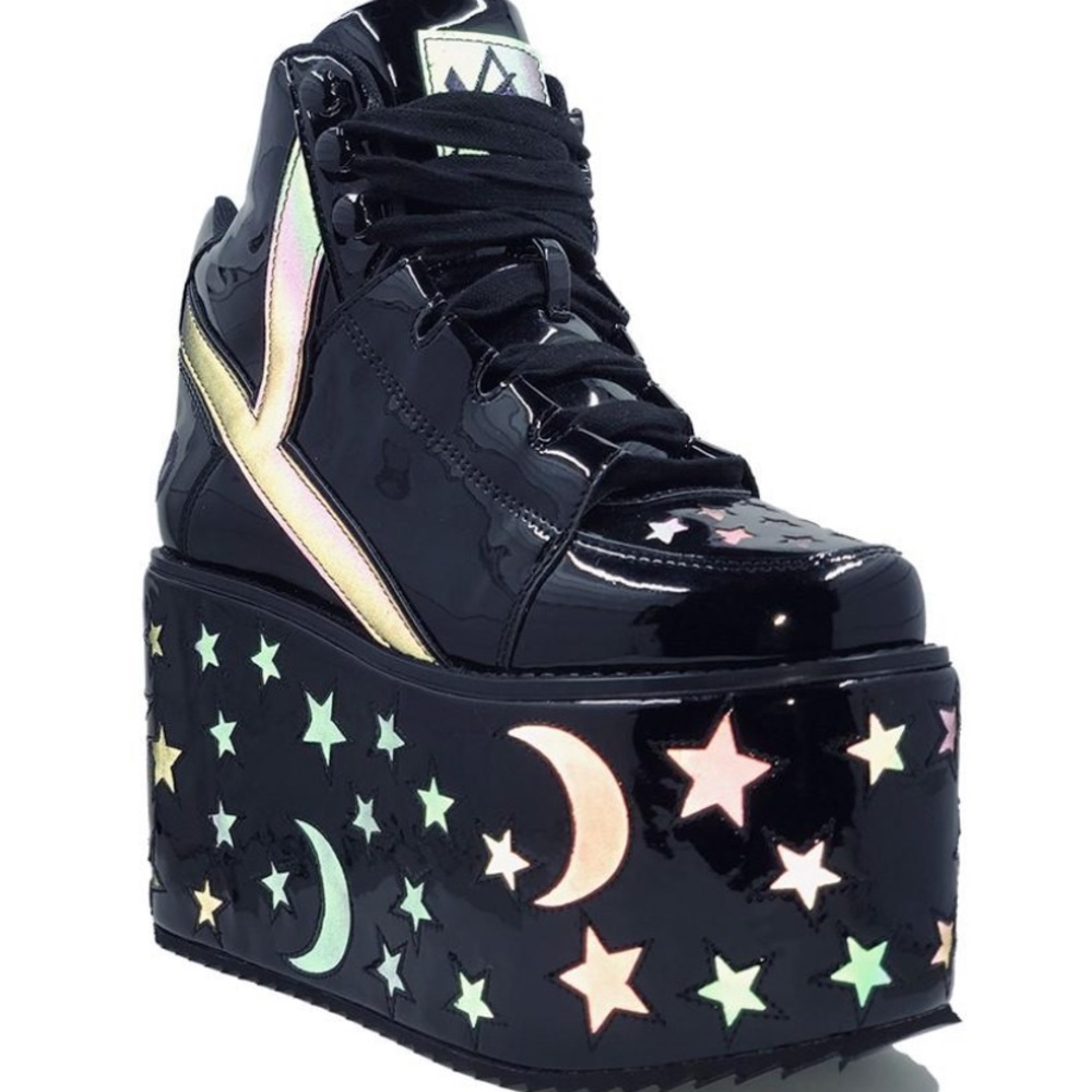 YRU Quozmo Moon Star Black Reflective platform